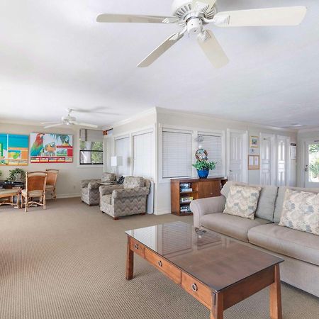 Отель Hilton Vacation Club Charter Club Naples Bay Экстерьер фото