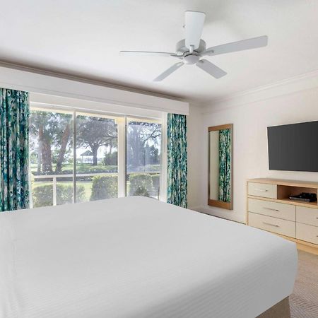 Отель Hilton Vacation Club Charter Club Naples Bay Экстерьер фото