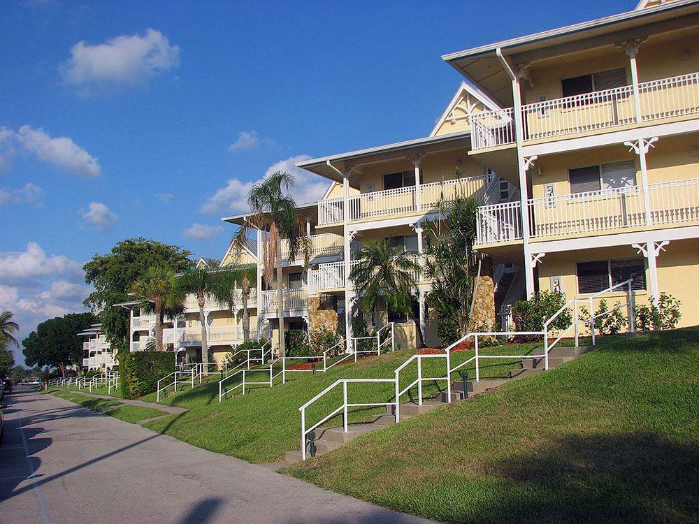 Отель Hilton Vacation Club Charter Club Naples Bay Экстерьер фото