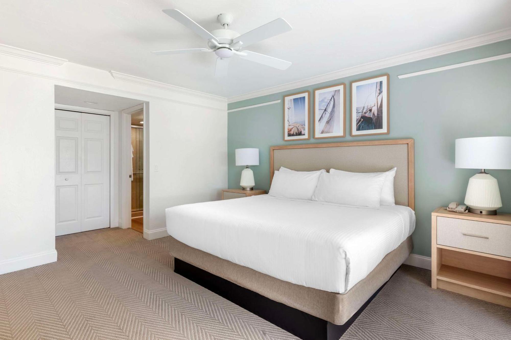 Отель Hilton Vacation Club Charter Club Naples Bay Экстерьер фото