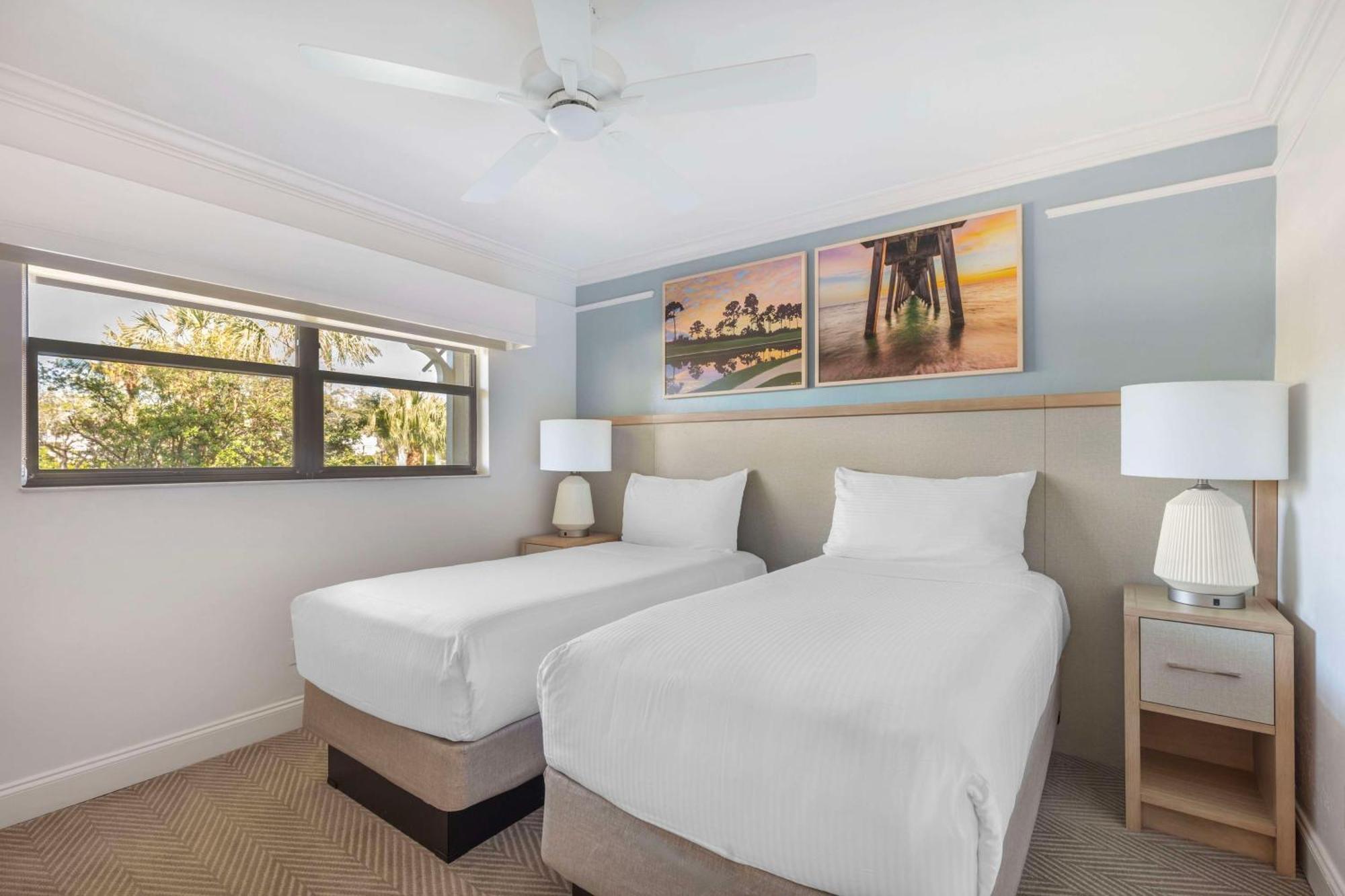 Отель Hilton Vacation Club Charter Club Naples Bay Экстерьер фото