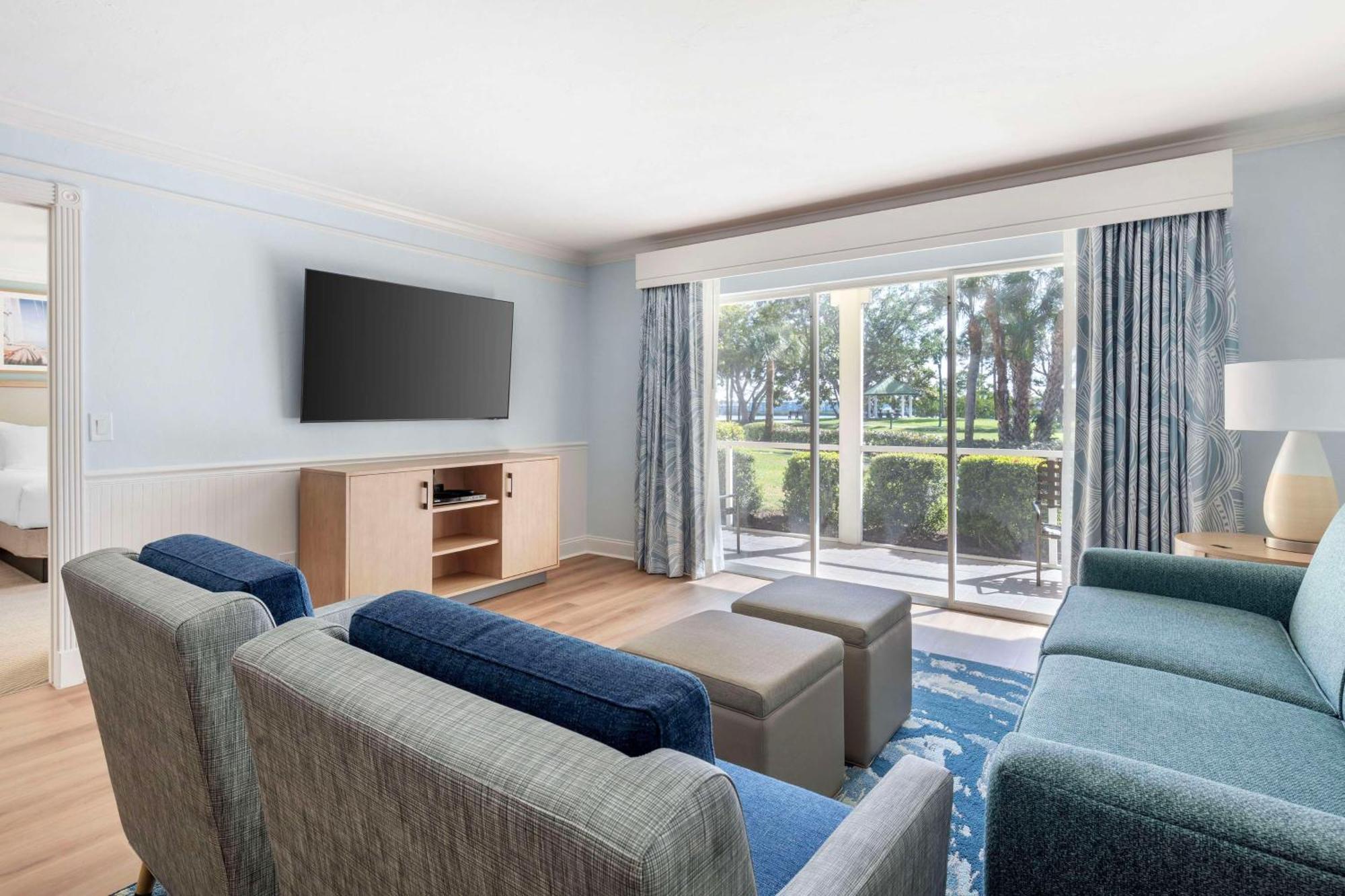 Отель Hilton Vacation Club Charter Club Naples Bay Экстерьер фото