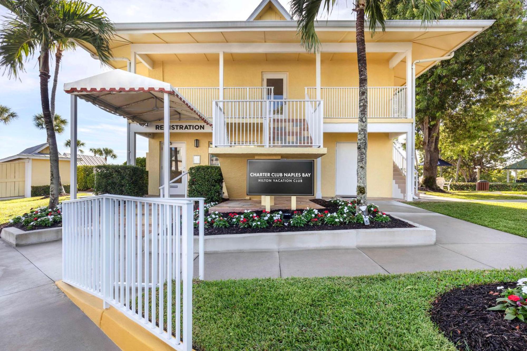 Отель Hilton Vacation Club Charter Club Naples Bay Экстерьер фото
