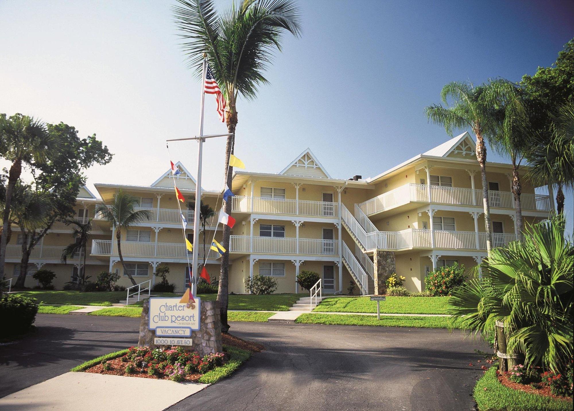 Отель Hilton Vacation Club Charter Club Naples Bay Экстерьер фото