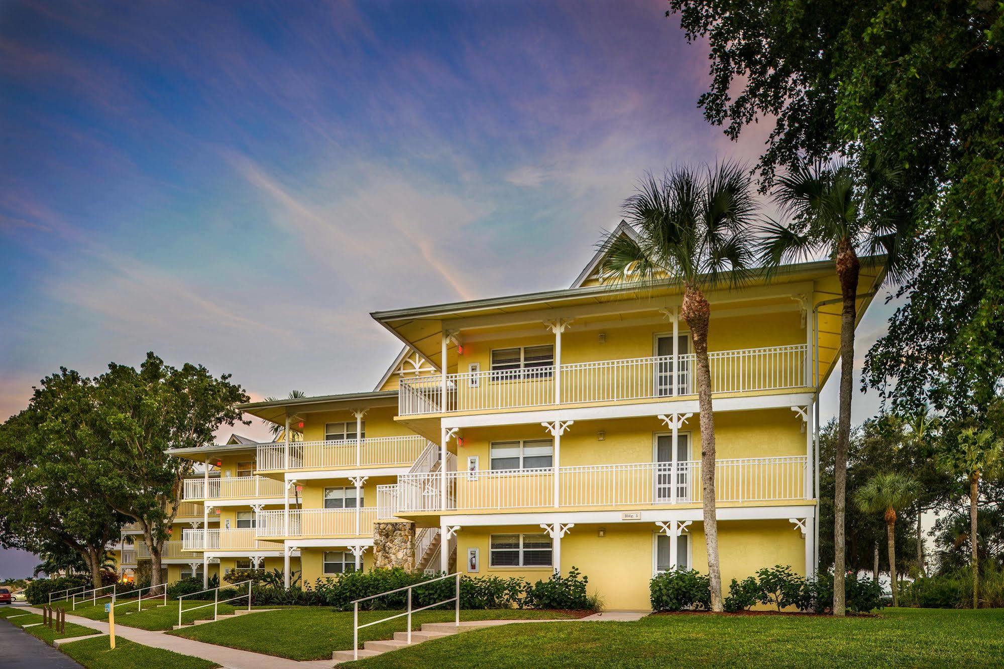 Отель Hilton Vacation Club Charter Club Naples Bay Экстерьер фото
