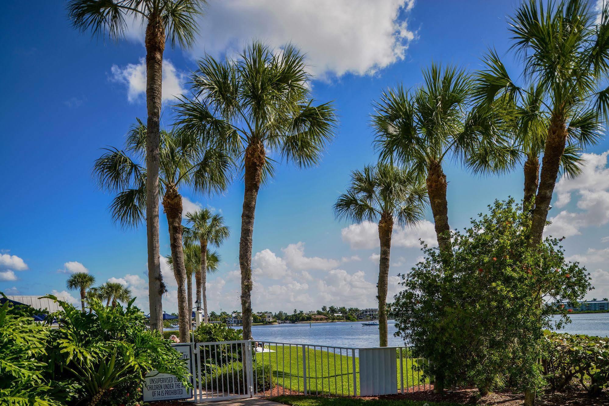 Отель Hilton Vacation Club Charter Club Naples Bay Экстерьер фото